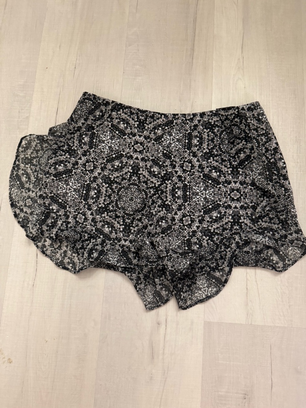 BCBGeneration Black & White Kaleidoscope Print Scalloped Skort